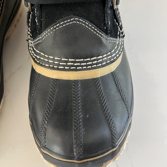 Sorel's Joan of Arctic Boots - Size 8 - Picture 7 of 10